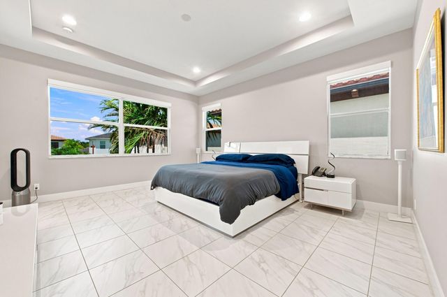 8015 Hobbes Way, Palm Beach Gardens, FL 33418
