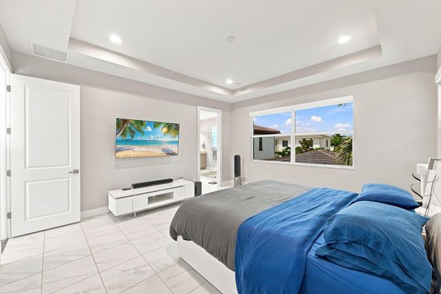 8015 Hobbes Way, Palm Beach Gardens, FL 33418