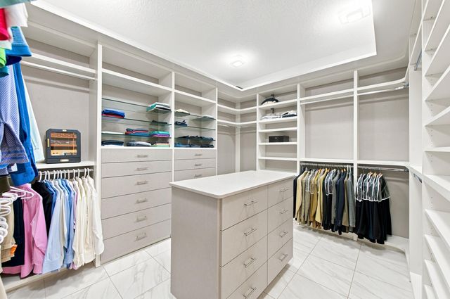 8015 Hobbes Way, Palm Beach Gardens, FL 33418