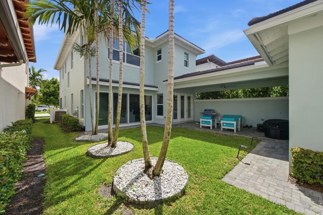 8015 Hobbes Way, Palm Beach Gardens, FL 33418