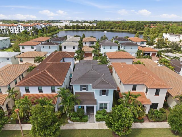 8015 Hobbes Way, Palm Beach Gardens, FL 33418