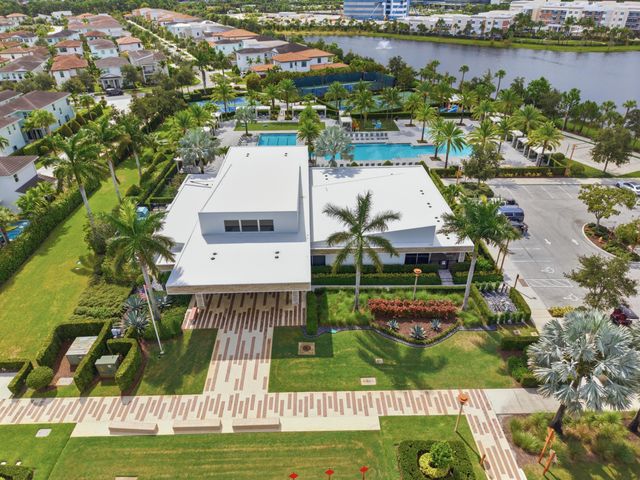 8015 Hobbes Way, Palm Beach Gardens, FL 33418