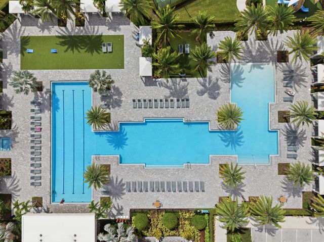 8015 Hobbes Way, Palm Beach Gardens, FL 33418