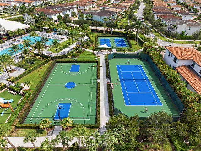 8015 Hobbes Way, Palm Beach Gardens, FL 33418