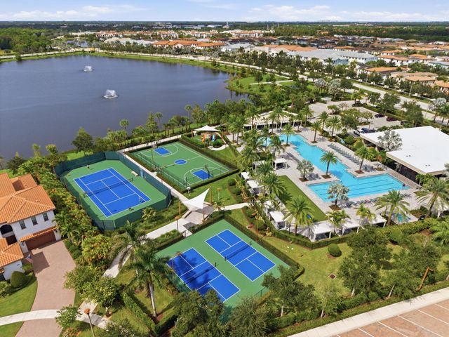8015 Hobbes Way, Palm Beach Gardens, FL 33418
