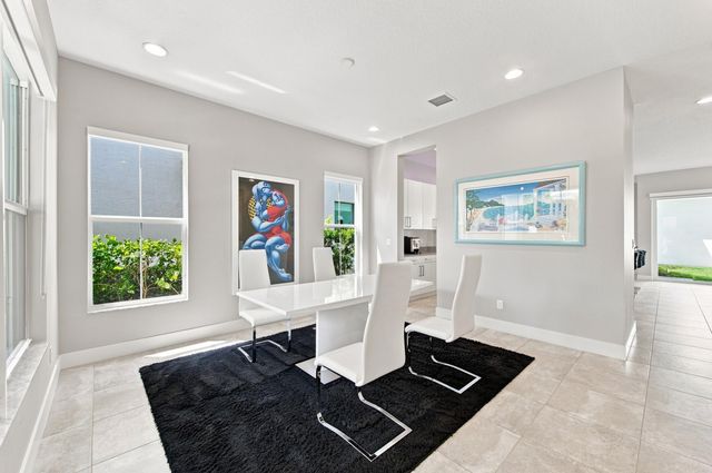 8015 Hobbes Way, Palm Beach Gardens, FL 33418