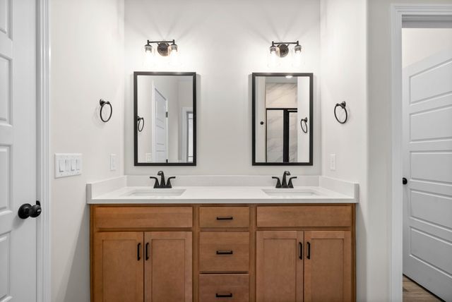 218 Harvest Moon Dr, Clarksville, TN 37043