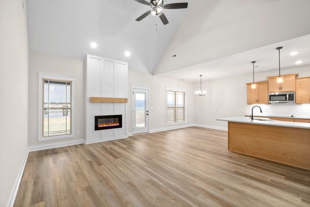 218 Harvest Moon Dr, Clarksville, TN 37043