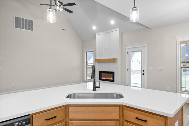 218 Harvest Moon Dr, Clarksville, TN 37043