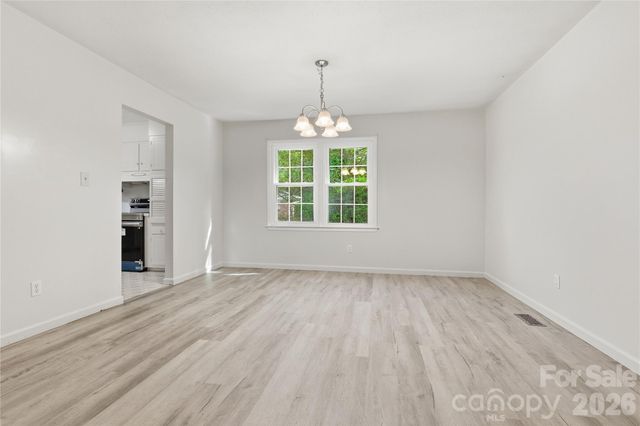 123 Castleton Lane, Hendersonville, NC 28791