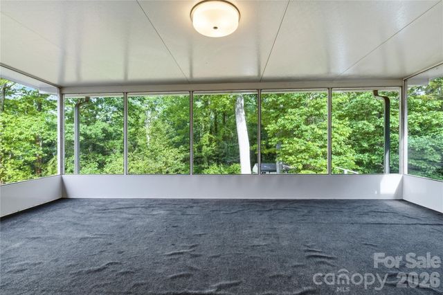 123 Castleton Lane, Hendersonville, NC 28791
