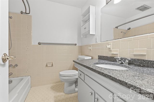 123 Castleton Lane, Hendersonville, NC 28791