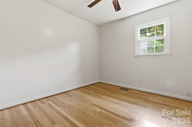 123 Castleton Lane, Hendersonville, NC 28791
