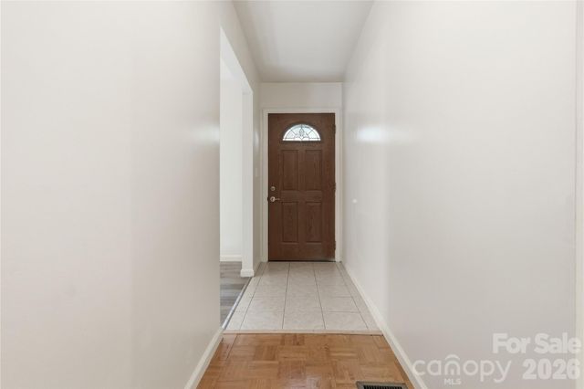 123 Castleton Lane, Hendersonville, NC 28791