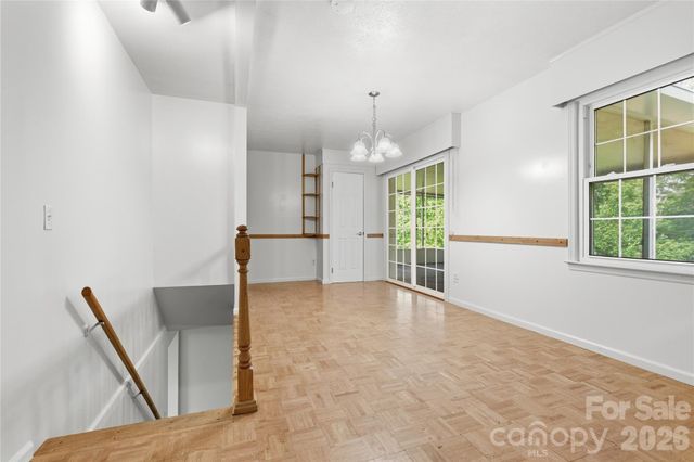 123 Castleton Lane, Hendersonville, NC 28791