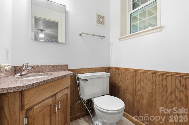 123 Castleton Lane, Hendersonville, NC 28791