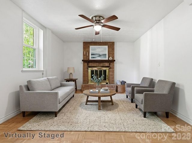123 Castleton Lane, Hendersonville, NC 28791