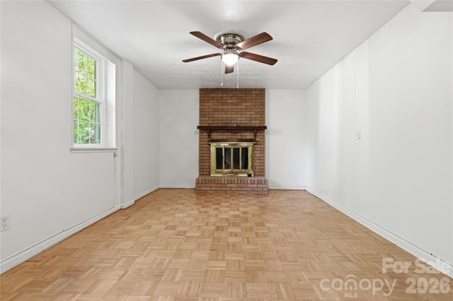 123 Castleton Lane, Hendersonville, NC 28791
