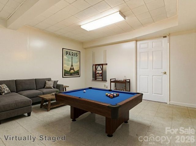 123 Castleton Lane, Hendersonville, NC 28791