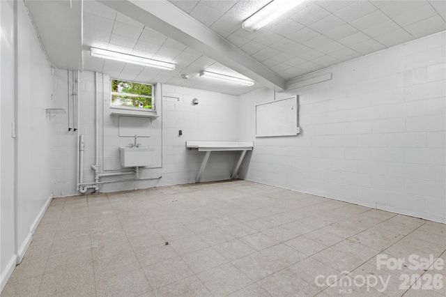 123 Castleton Lane, Hendersonville, NC 28791