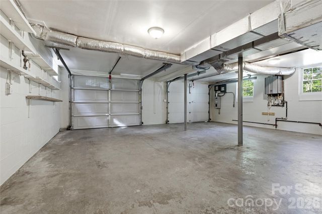 123 Castleton Lane, Hendersonville, NC 28791