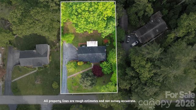 123 Castleton Lane, Hendersonville, NC 28791