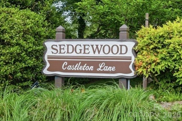 123 Castleton Lane, Hendersonville, NC 28791
