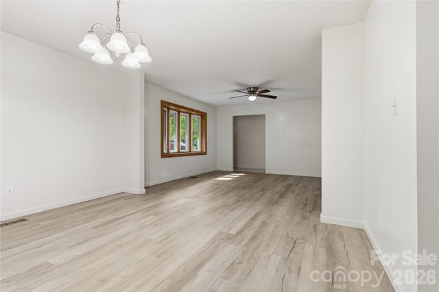 123 Castleton Lane, Hendersonville, NC 28791