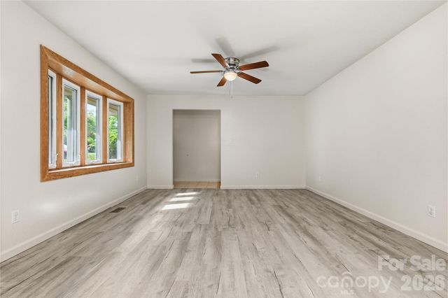 123 Castleton Lane, Hendersonville, NC 28791