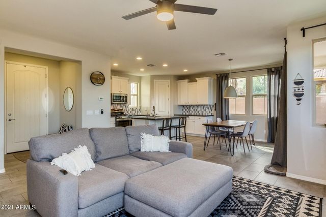 1942 S SYCAMORE Place, Chandler, AZ 85286