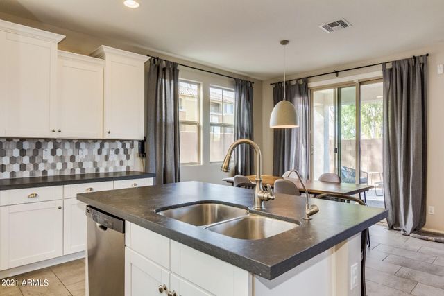 1942 S SYCAMORE Place, Chandler, AZ 85286