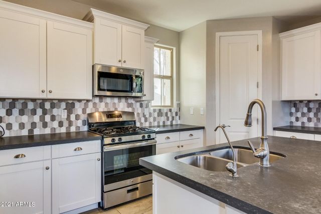 1942 S SYCAMORE Place, Chandler, AZ 85286
