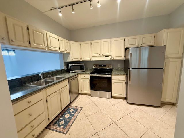 101 Cypress Point Drive 101, Palm Beach Gardens, FL 33418