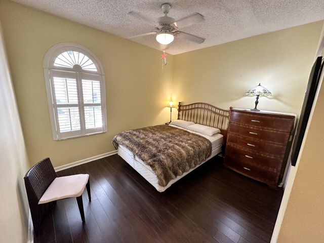 101 Cypress Point Drive 101, Palm Beach Gardens, FL 33418