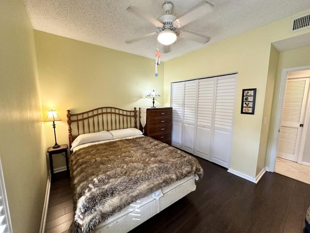 101 Cypress Point Drive 101, Palm Beach Gardens, FL 33418