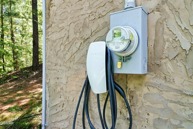 3613 Old Mountain Rd, Sevierville, TN 37876