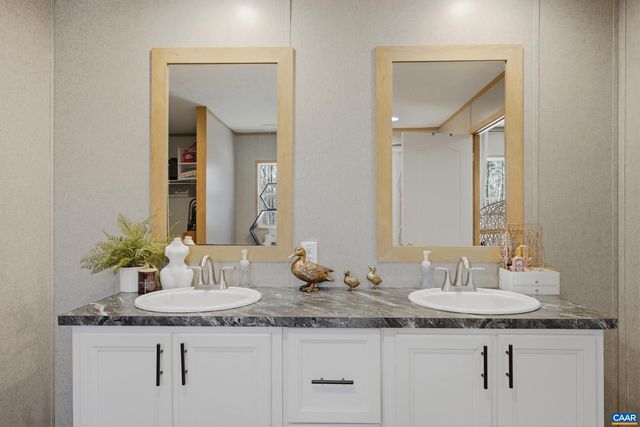 215 BUNNYS TRL, Louisa, VA 23093