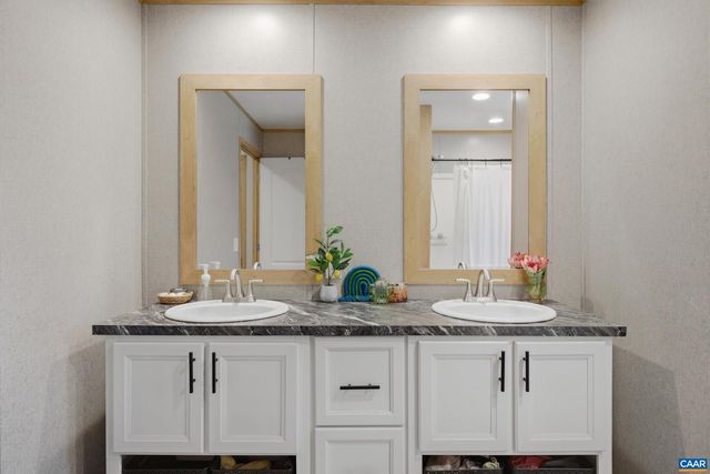 215 BUNNYS TRL, Louisa, VA 23093