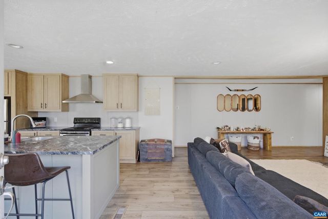 215 BUNNYS TRL, Louisa, VA 23093