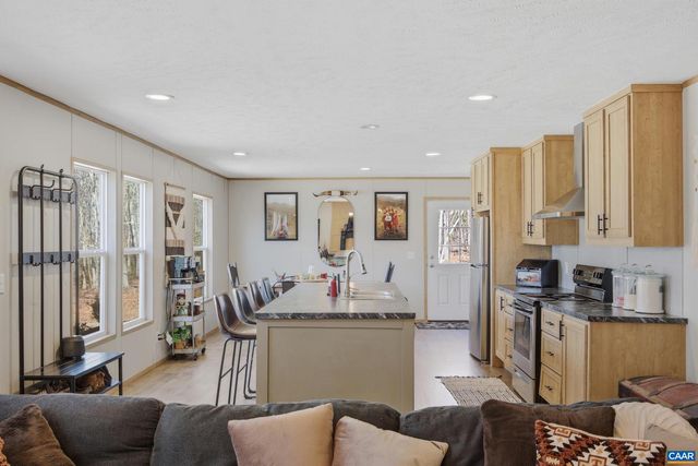 215 BUNNYS TRL, Louisa, VA 23093