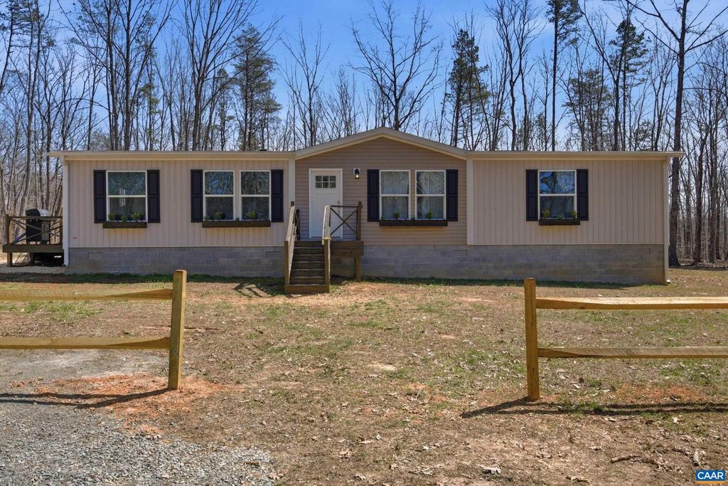 215 BUNNYS TRL, Louisa, VA 23093