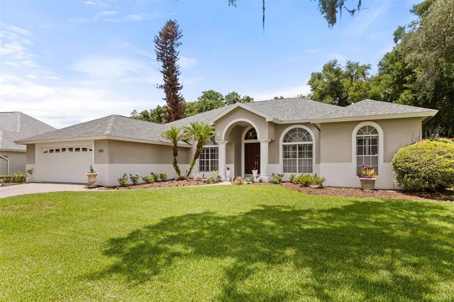 1521 EDGEWATER DRIVE, Mount Dora, FL 32757