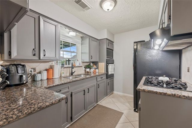 2712 Blueberry Lane, Pasadena, TX 77502
