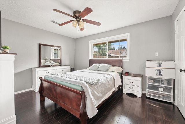 2712 Blueberry Lane, Pasadena, TX 77502