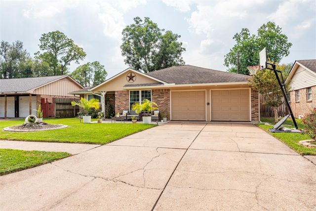 2712 Blueberry Lane, Pasadena, TX 77502