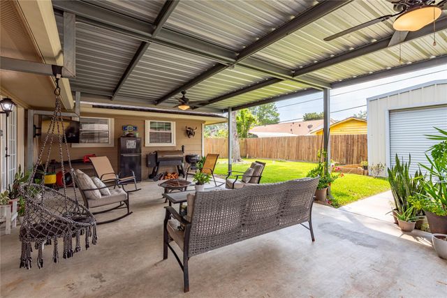 2712 Blueberry Lane, Pasadena, TX 77502