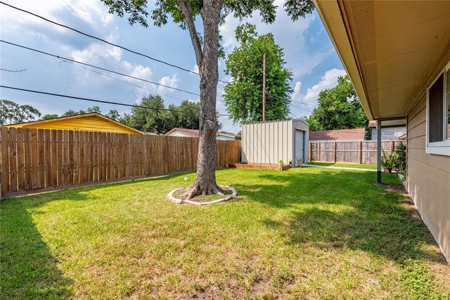 2712 Blueberry Lane, Pasadena, TX 77502