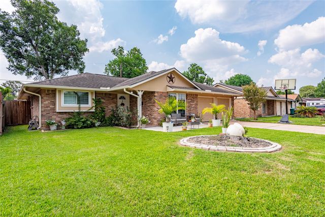 2712 Blueberry Lane, Pasadena, TX 77502