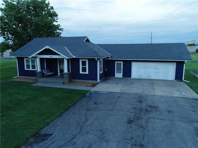 1204 Main Street, Paola, KS 66071