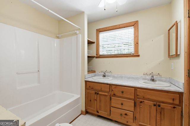 47 Terrys Place, Cleveland, GA 30528